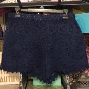 Red camel navy blue lace overlay shorts size M